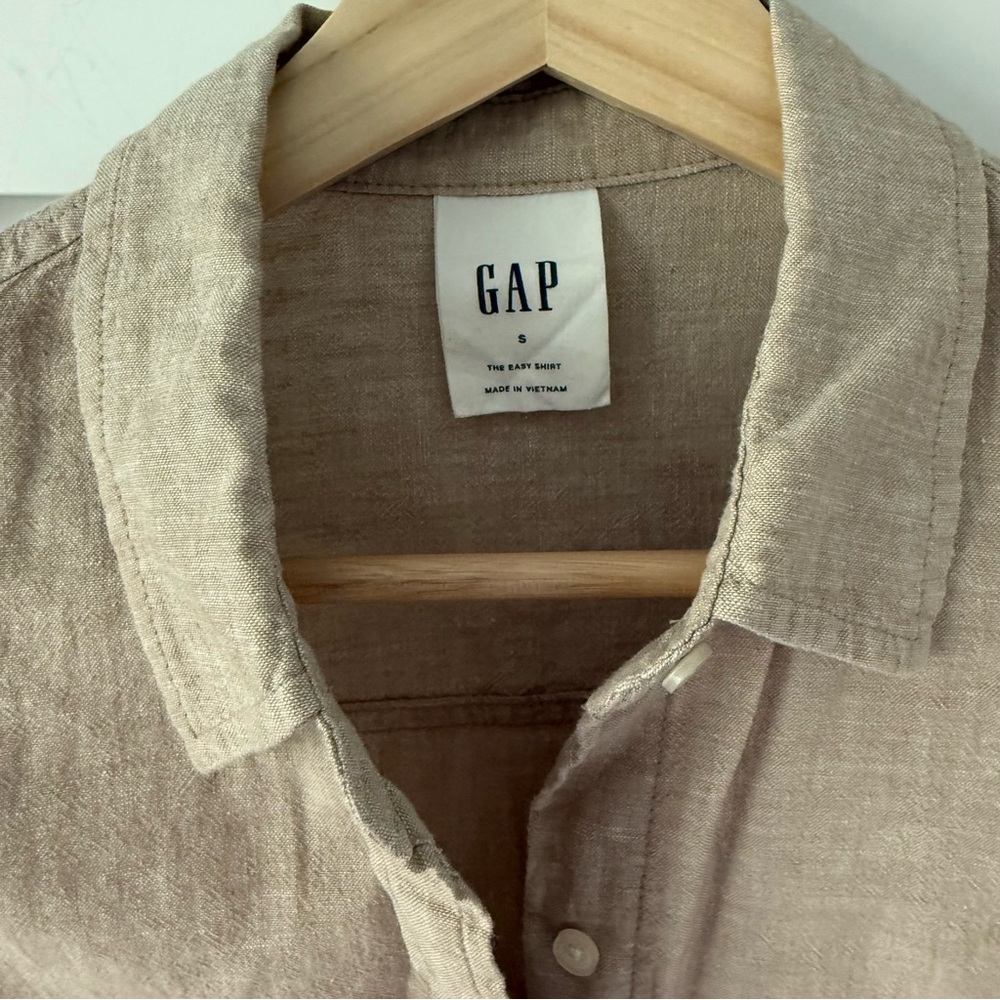 Gap khaki linen “The Easy Shirt” :: size small - Picture 3 of 8
